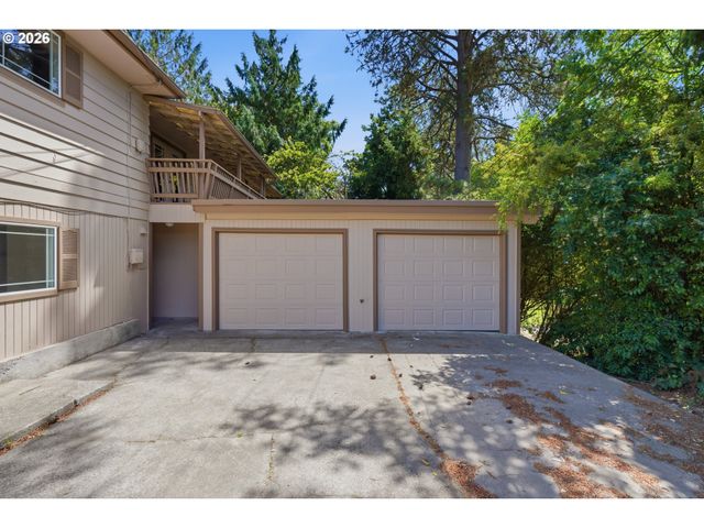 1000 COWLITZ Way, Kelso, WA 98626