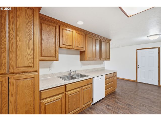 1000 COWLITZ Way, Kelso, WA 98626