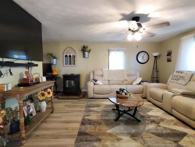 5001 N MCCARTHY ROAD, Appleton, WI 54913