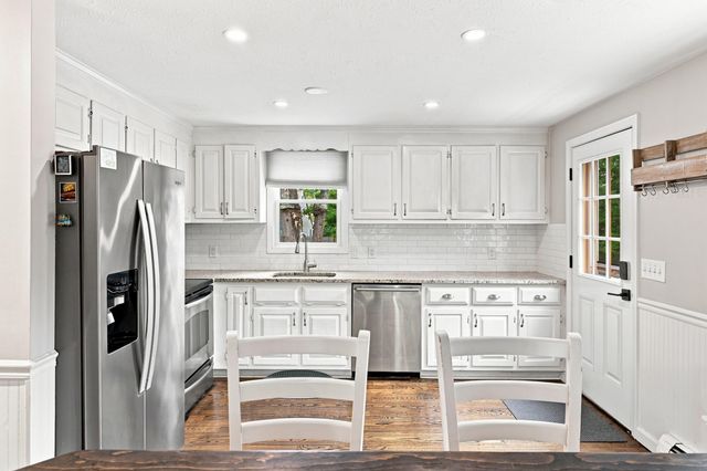 25 Cove Road, Forestdale, MA 02644