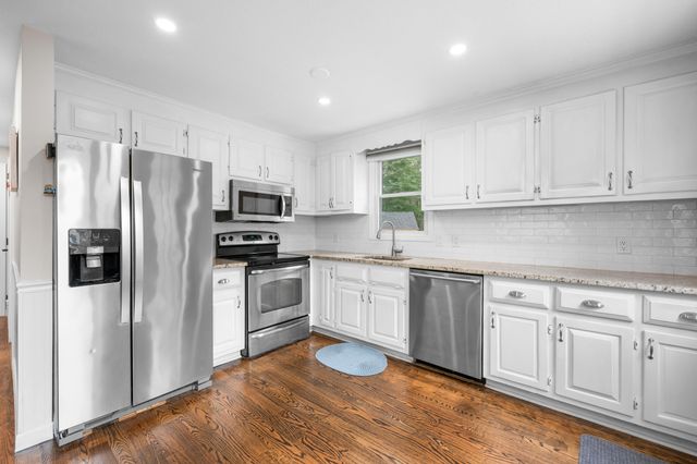 25 Cove Road, Forestdale, MA 02644