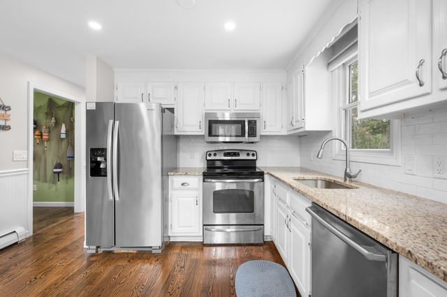 25 Cove Road, Forestdale, MA 02644