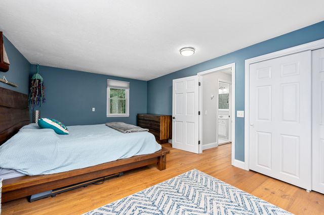25 Cove Road, Forestdale, MA 02644