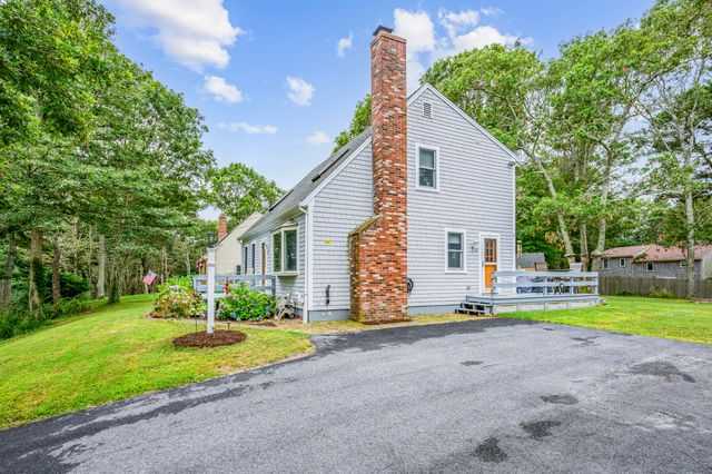 25 Cove Road, Forestdale, MA 02644