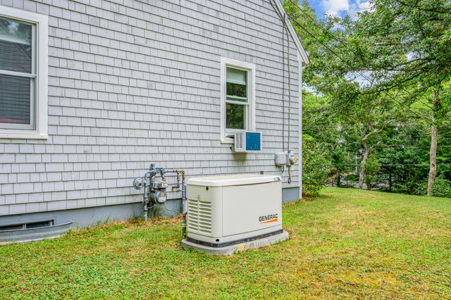 25 Cove Road, Forestdale, MA 02644
