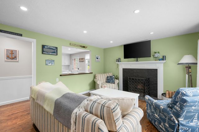 25 Cove Road, Forestdale, MA 02644