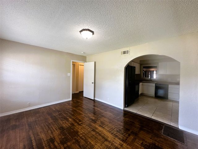 1408 N Ricketts Street, Sherman, TX 75092