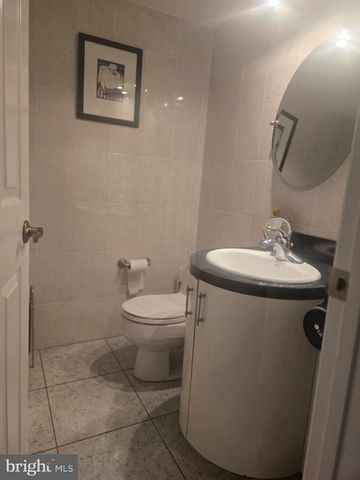 25 BELLWOOD DR, Feasterville Trevose, PA 19053