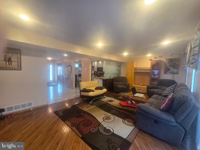 25 BELLWOOD DR, Feasterville Trevose, PA 19053