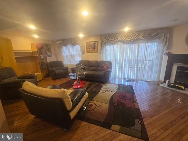 25 BELLWOOD DR, Feasterville Trevose, PA 19053