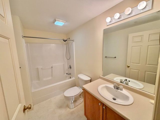 14 Vista Ridge Dr Unit 60, Londonderry, NH 03053