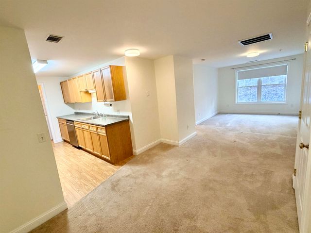 14 Vista Ridge Dr Unit 60, Londonderry, NH 03053