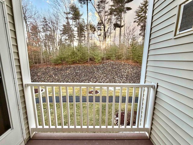 14 Vista Ridge Dr Unit 60, Londonderry, NH 03053