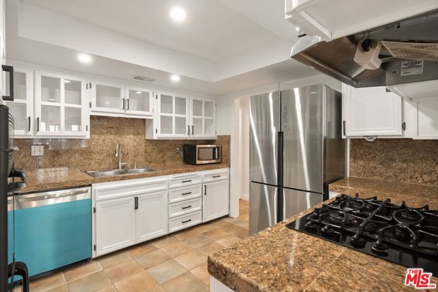 15005 Killion Street, Sherman Oaks, CA 91411