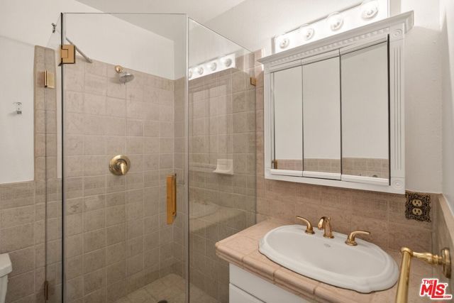 15005 Killion Street, Sherman Oaks, CA 91411