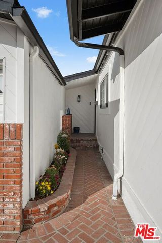 15005 Killion Street, Sherman Oaks, CA 91411