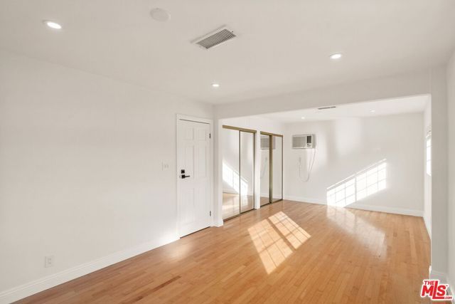 15005 Killion Street, Sherman Oaks, CA 91411