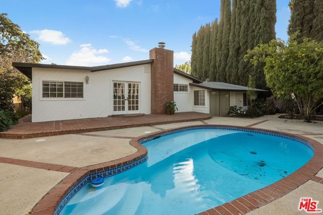 15005 Killion Street, Sherman Oaks, CA 91411