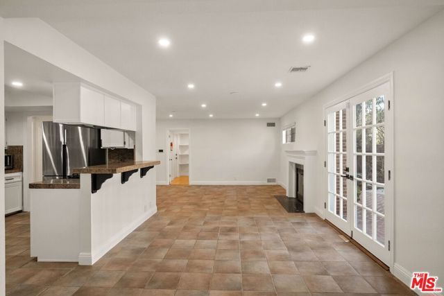 15005 Killion Street, Sherman Oaks, CA 91411