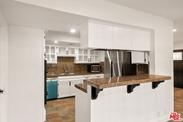 15005 Killion Street, Sherman Oaks, CA 91411