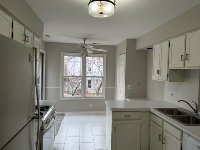 1437 Clairmont Court 200, Vernon Hills, IL 60061