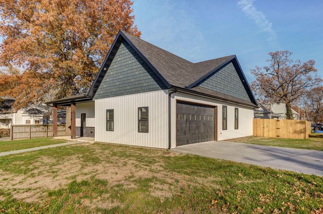 718 S Hickory Street, Mt Vernon, MO 65712