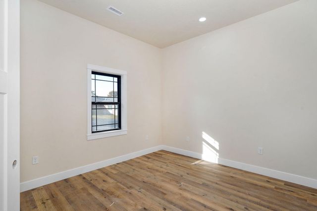 718 S Hickory Street, Mt Vernon, MO 65712