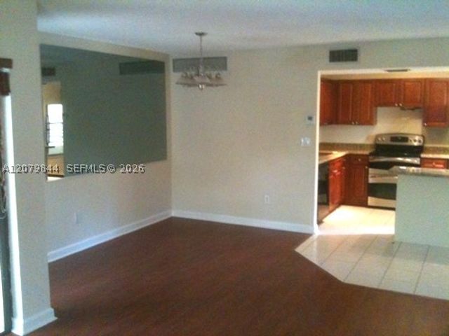 1060 N Hiatus Rd 1060, Pembroke Pines, FL 33026
