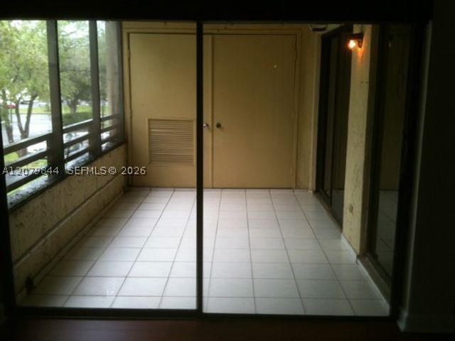 1060 N Hiatus Rd 1060, Pembroke Pines, FL 33026