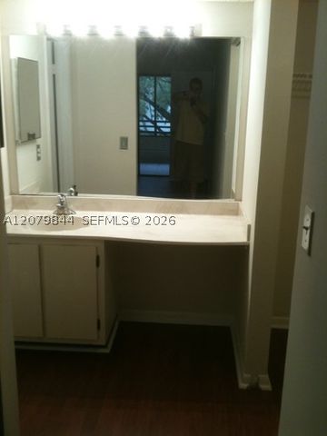 1060 N Hiatus Rd 1060, Pembroke Pines, FL 33026