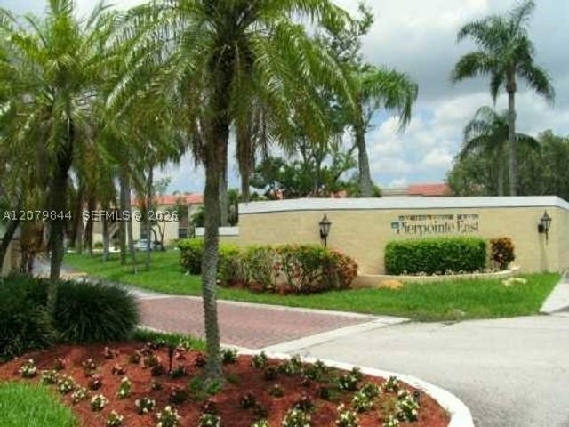1060 N Hiatus Rd 1060, Pembroke Pines, FL 33026