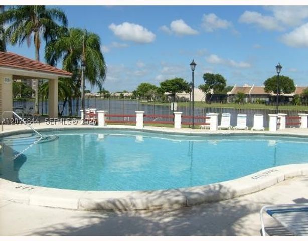 1060 N Hiatus Rd 1060, Pembroke Pines, FL 33026