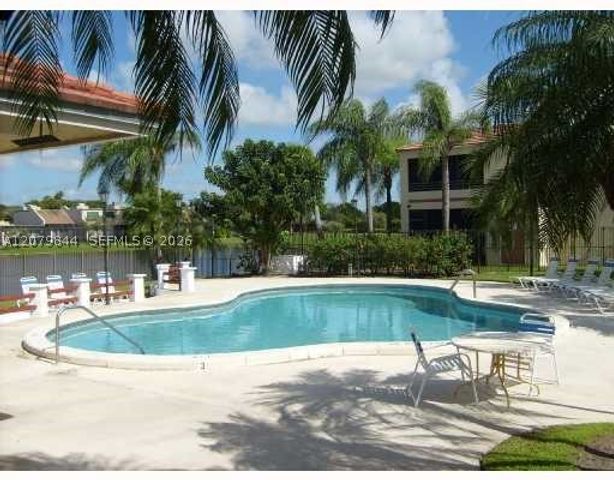1060 N Hiatus Rd 1060, Pembroke Pines, FL 33026
