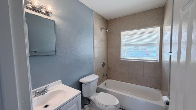 1225 Ave K, Fort Pierce, FL 34950