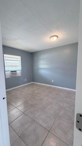 1225 Ave K, Fort Pierce, FL 34950