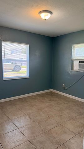 1225 Ave K, Fort Pierce, FL 34950
