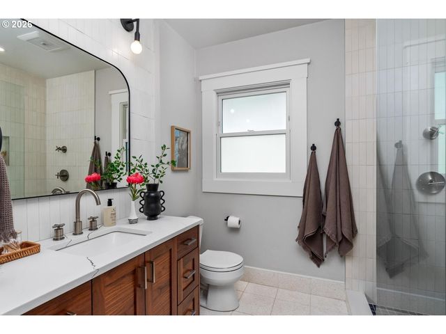 2958 Ne 64TH Ave, Portland, OR 97213