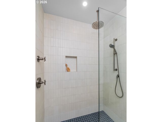 2958 Ne 64TH Ave, Portland, OR 97213