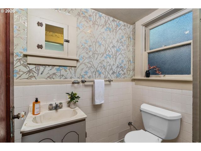 2958 Ne 64TH Ave, Portland, OR 97213