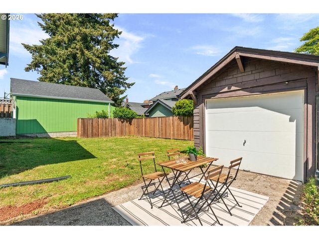 2958 Ne 64TH Ave, Portland, OR 97213