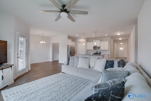 9119 Monteagle Boulevard, Owens Cross Roads, AL 35763