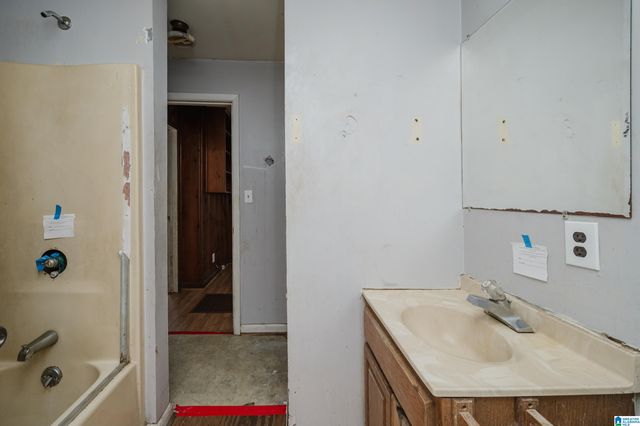 2017 29TH AVENUE, Bessemer, AL 35023
