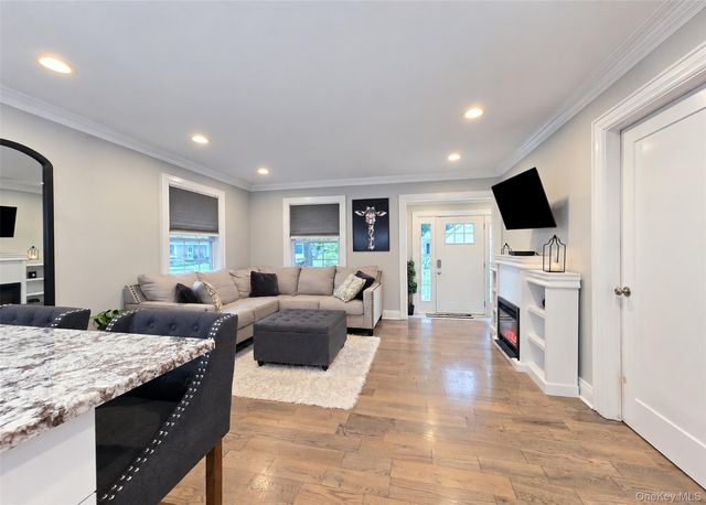 124 Bradford Avenue, Holbrook, NY 11741