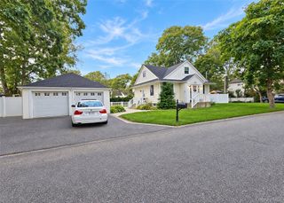 124 Bradford Avenue, Holbrook, NY 11741