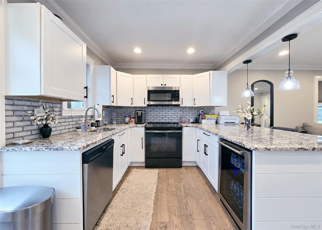 124 Bradford Avenue, Holbrook, NY 11741 — photo 5