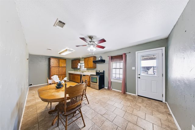 560 Green Acres Road, Weatherford, TX 76088