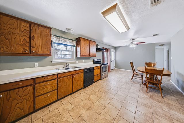 560 Green Acres Road, Weatherford, TX 76088
