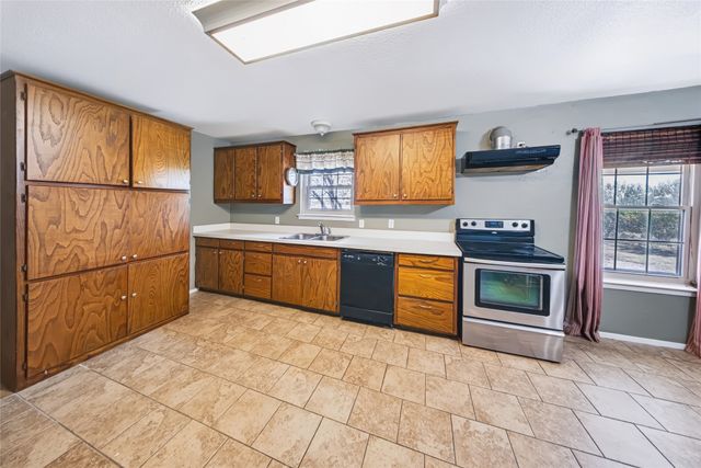 560 Green Acres Road, Weatherford, TX 76088