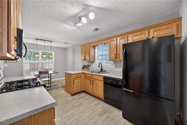 9899 Vista Circle, Union City, GA 30291