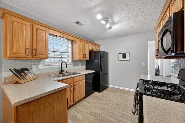 9899 Vista Circle, Union City, GA 30291